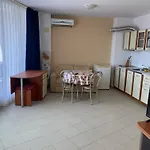 Διαμέρισμα голямо и просторно студио Σάνι Μπιτς
