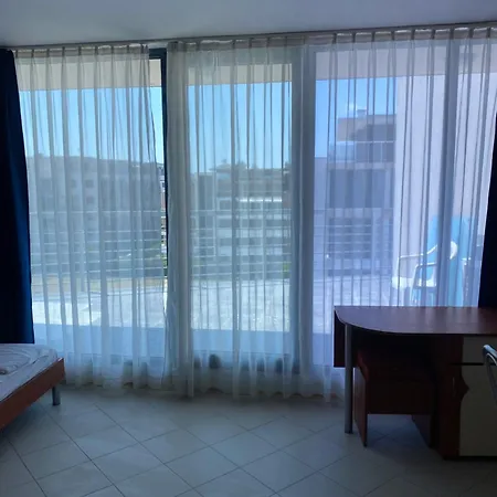 голямо и просторно студио Apartamento Sunny Beach